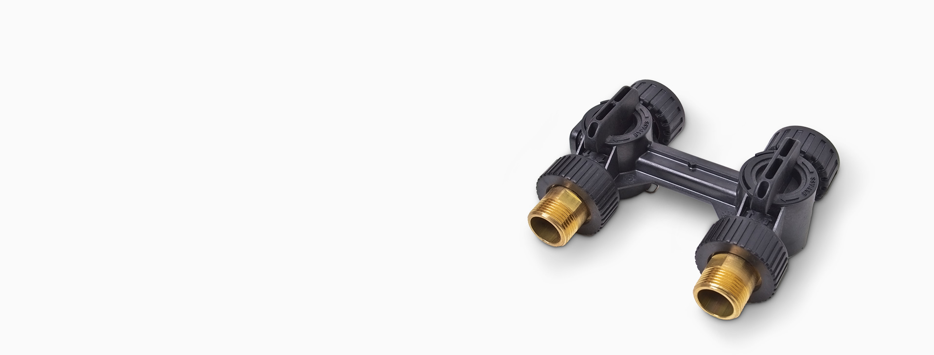 <h4>一體式旁通閥<br></h4>
<p>標(biāo)配Autotrol閥頭專用的一體式高性能樹脂旁通閥，使設(shè)備安裝更加便捷、節(jié)省空間獨(dú)特的一體式水路設(shè)計(jì)。</p>