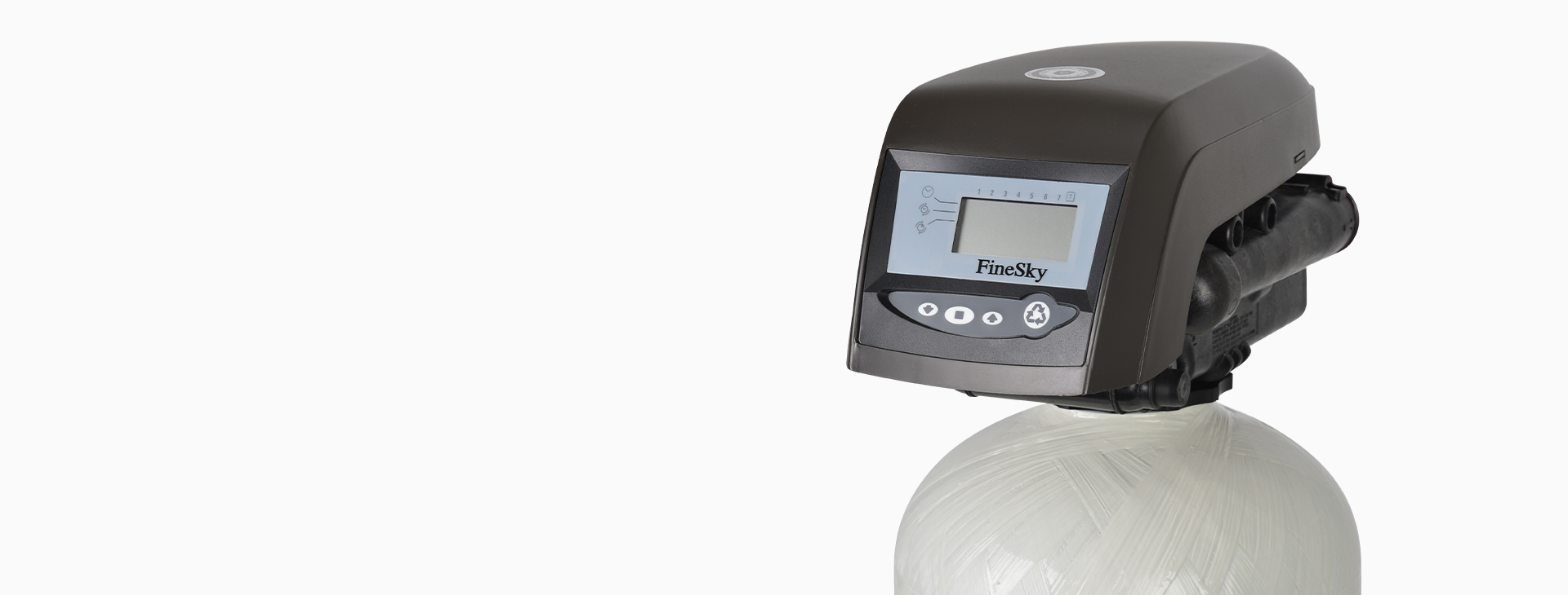 <h4>全自動(dòng)操作<br></h4>
<p>AUTOTROL高性能電子閥頭，根據(jù)使用需求設(shè)定自動(dòng)反沖時(shí)間，對(duì)內(nèi)部濾料進(jìn)行沖洗維護(hù)，確保凈水品質(zhì)。</p>