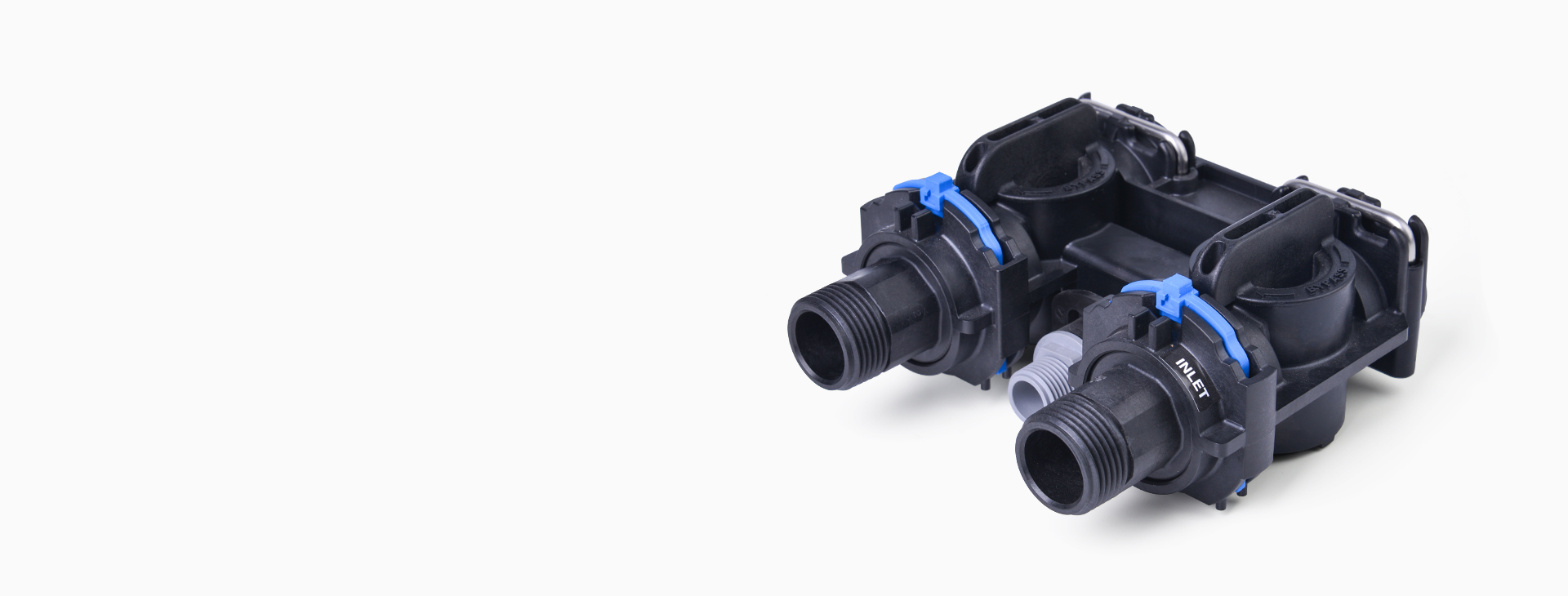 <h4>一體式旁通閥<br></h4>
<p>標(biāo)配Autotrol閥頭專用的一體式高性能樹脂旁通閥，使設(shè)備安裝更加便捷、節(jié)省空間獨特的一體式水路設(shè)計。</p>