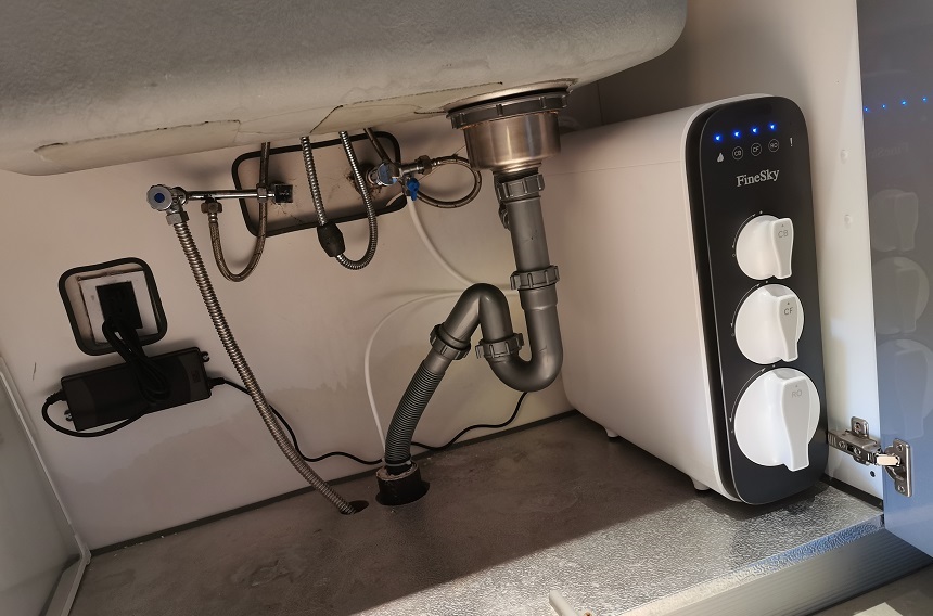 深圳寶安某小區(qū)客戶 安裝前置過濾器+RO反滲透凈水器解決用水污染問題