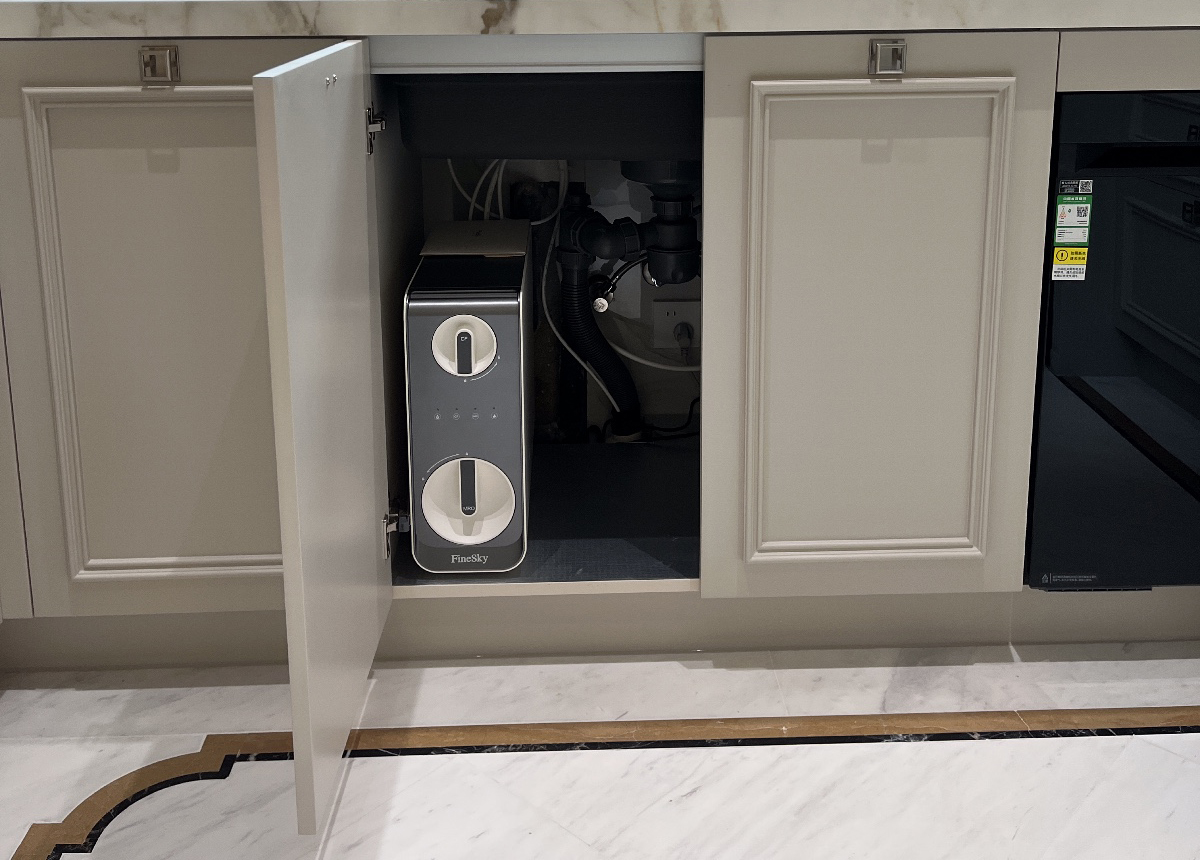 上海徐匯區(qū)高檔公寓客戶-安裝反滲透凈水器與直飲機